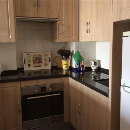 Sol شقة إِستيبونا