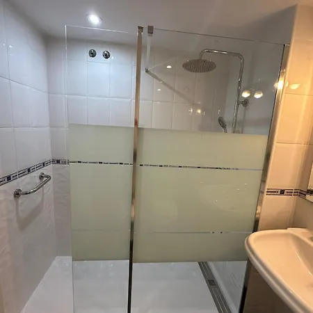 Sol شقة إِستيبونا